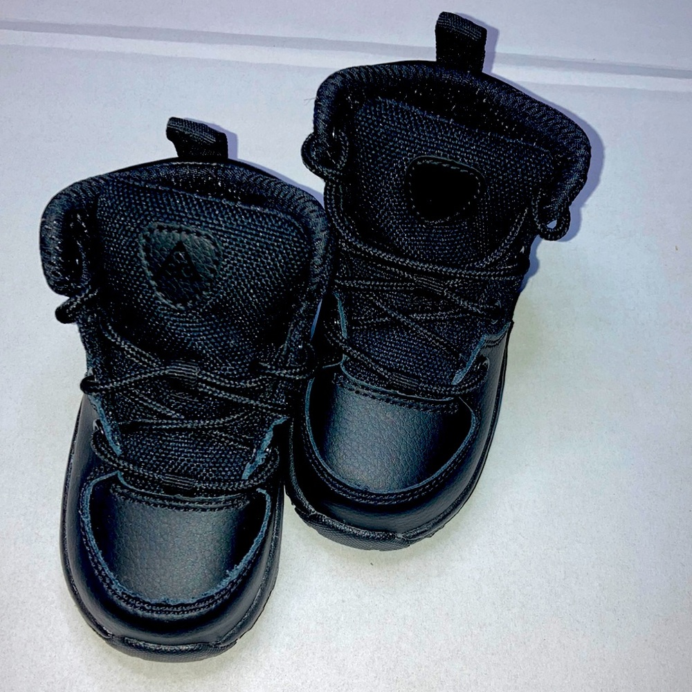 Nike baby acg boots